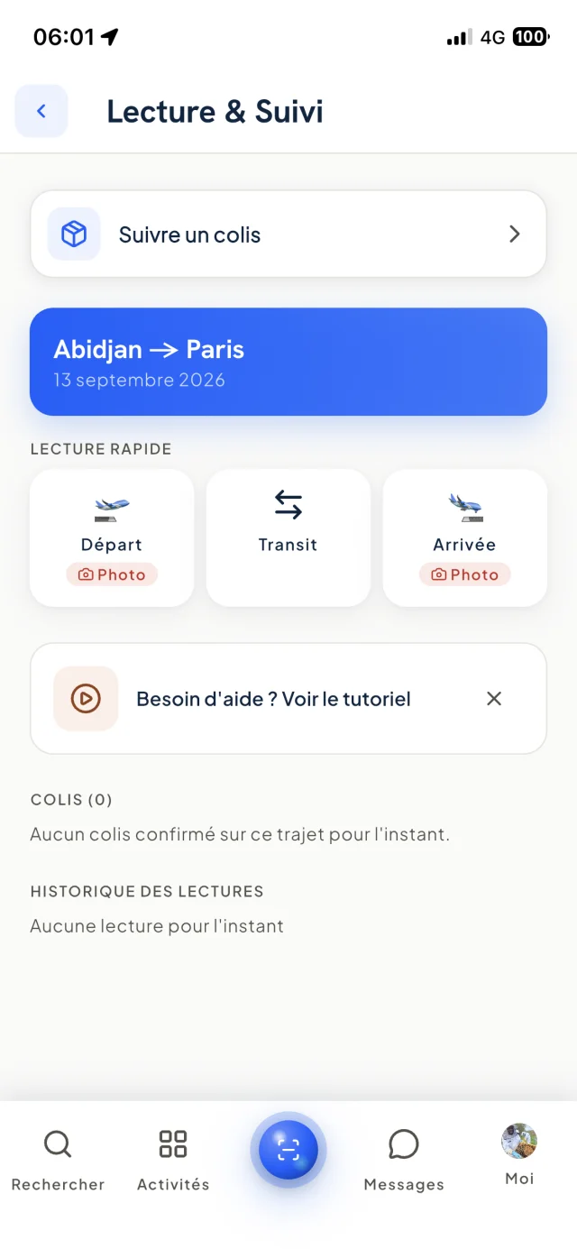 Écran de scan à l'aéroport avec confirmation d'embarquement